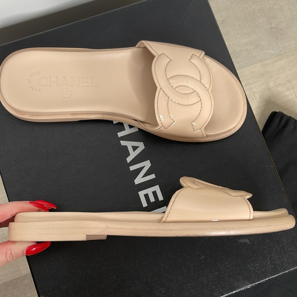 CHANEL CC Beige Patent Calfskin Leather Sandal Mules with Box - Picture 13 of 17